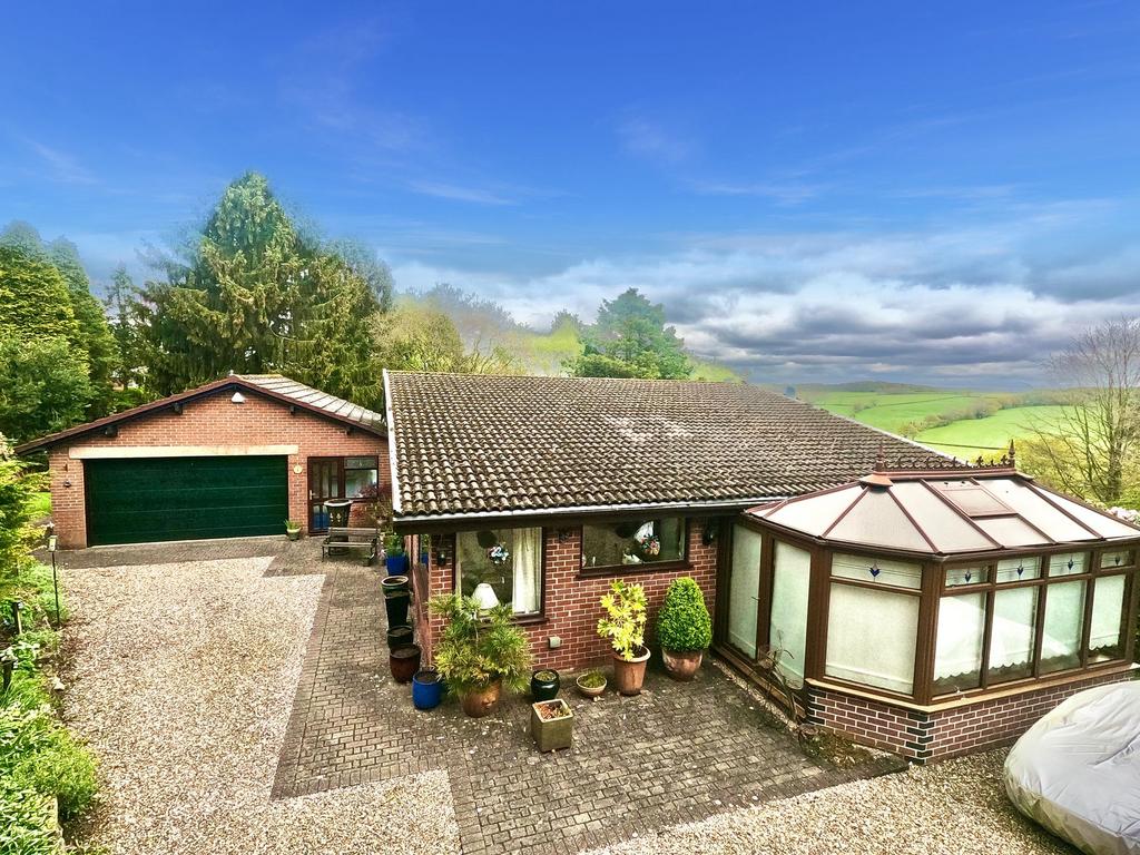 Park Wood Drive, Baldwins Gate, ST5 2 bed property for sale £475,000