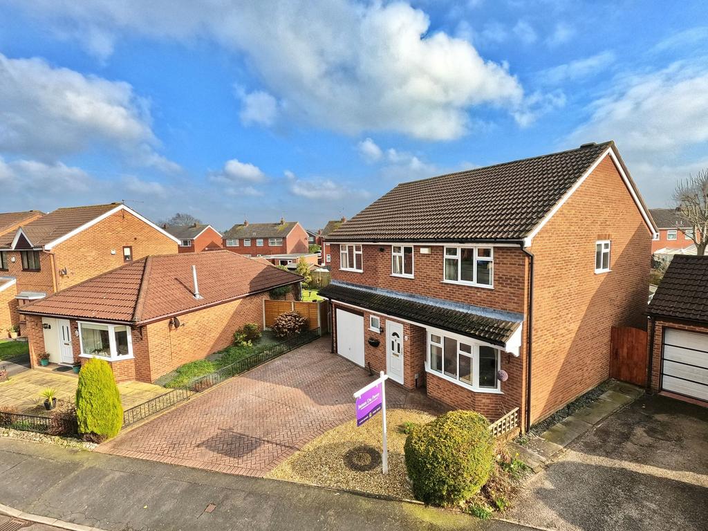 Parker Bowles Drive, Market Drayton, TF9 5 bed detached house £375,000