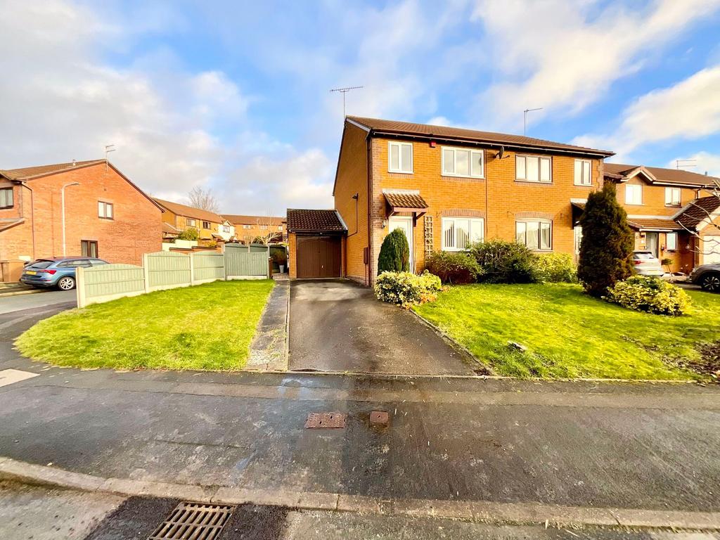 Kingsland Road, Stone, ST15 3 bed semidetached house for sale £228,000