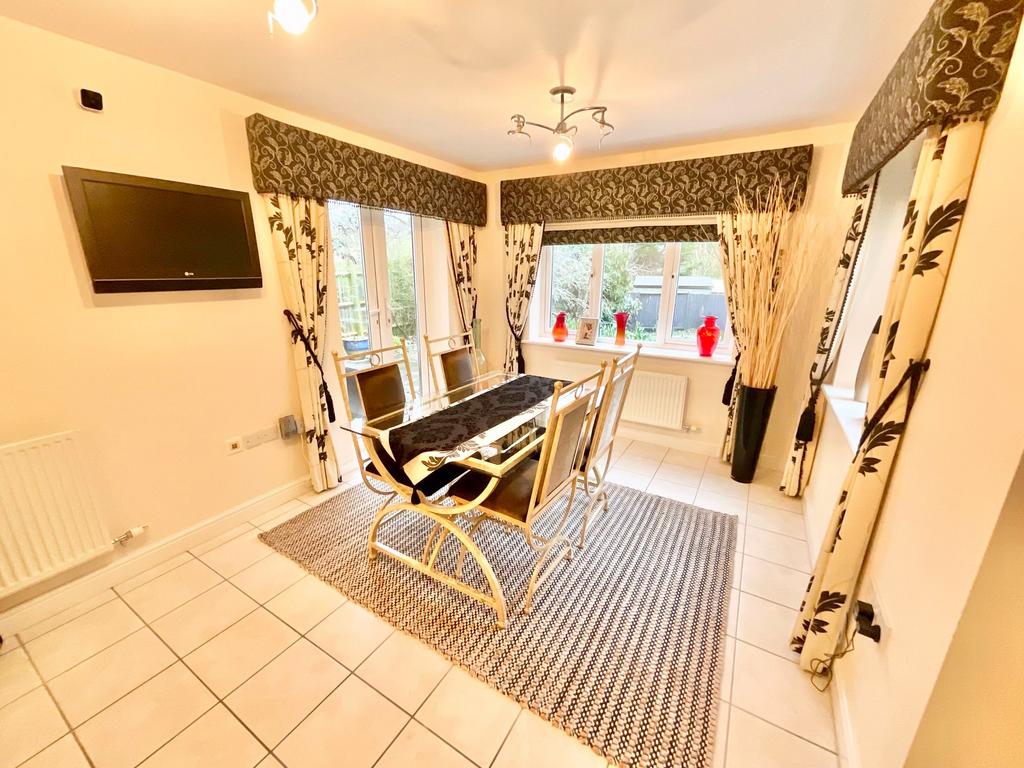 Oakbrook Close, Stafford, ST16 6 bed detached house for sale £625,000