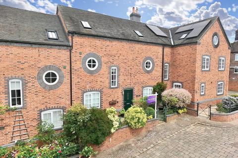 4 bedroom terraced house for sale, Chamberlain Court, Betley, CW3