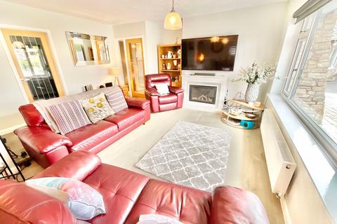 3 bedroom property for sale, Hillview Crescent, Baldwins Gate, ST5