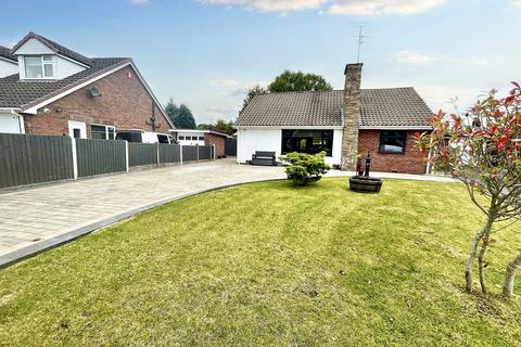 3 bedroom detached bungalow for sale, Hillview Crescent, Baldwins Gate, ST5