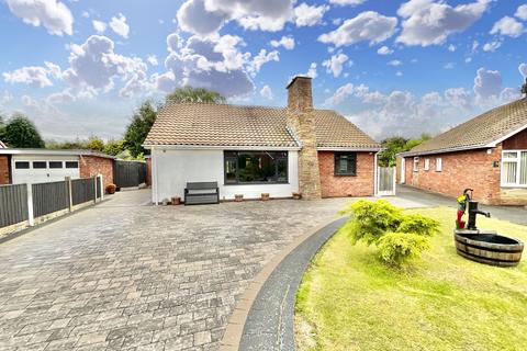 3 bedroom detached bungalow for sale, Hillview Crescent, Baldwins Gate, ST5