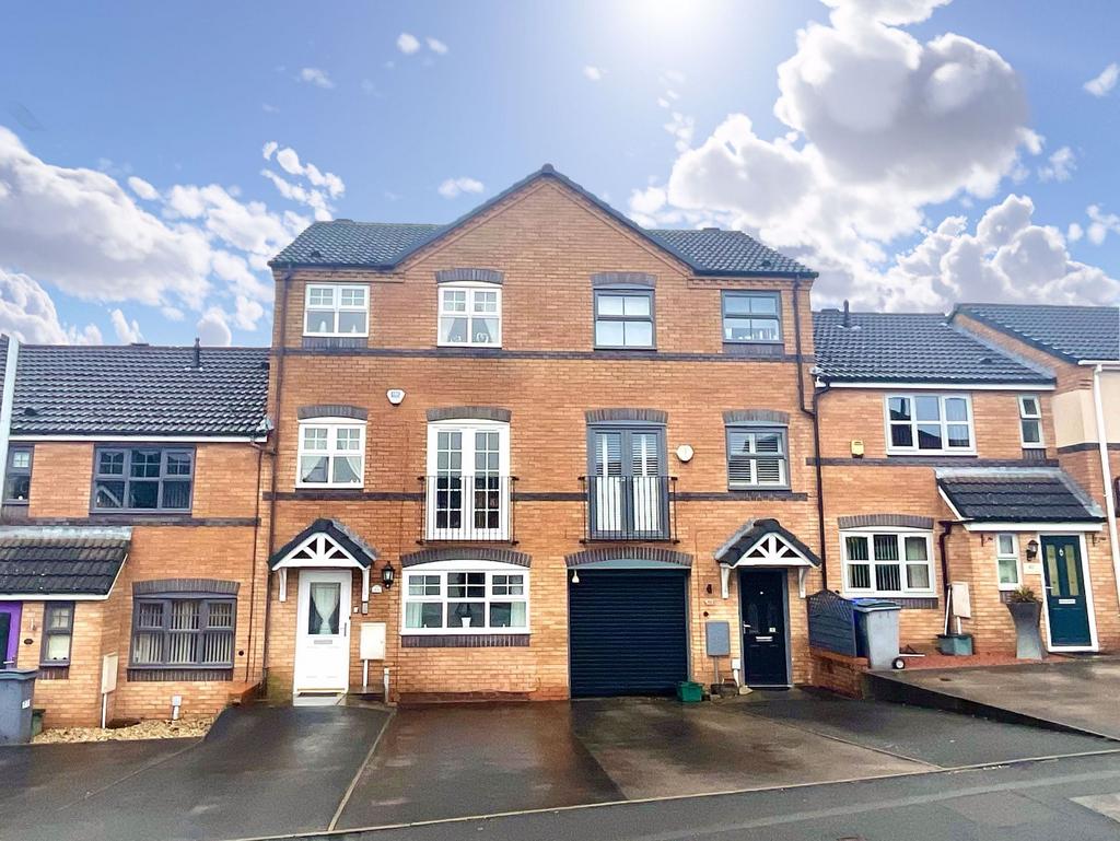 Tudor Rose Way, StokeOnTrent, ST6 4 bed terraced house for sale £