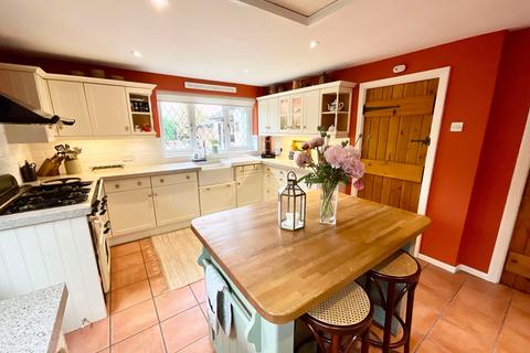 192 Barlaston Old Road, Stoke-on-trent, ST4 8HL