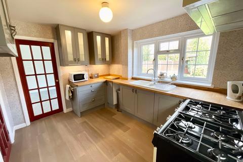 3 Bridge Close, Weston, Stafford, ST18 0HY