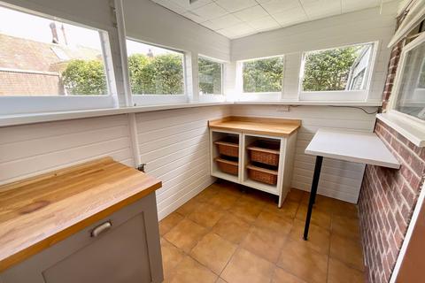 3 Bridge Close, Weston, Stafford, ST18 0HY