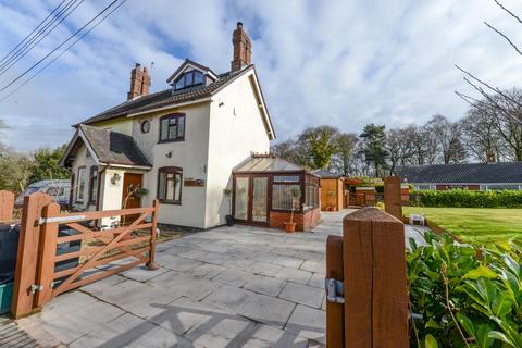 3 bedroom semi-detached house for sale, Manor Road, Madeley, CW3