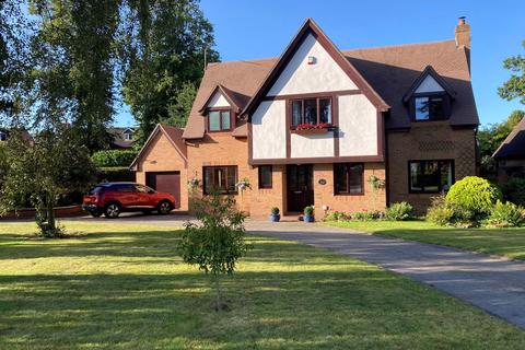 4 bedroom detached house for sale - The Paddock, Willaston, CW5