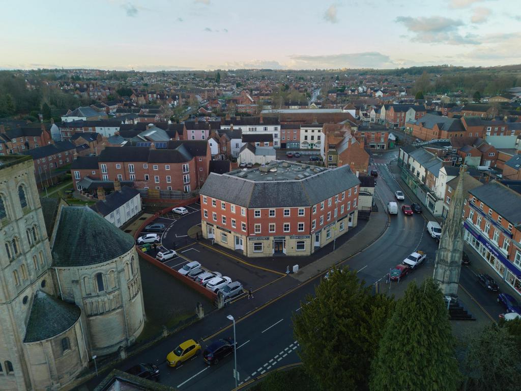 AshbydelaZouch LE65 2 bed apartment for sale £200,000