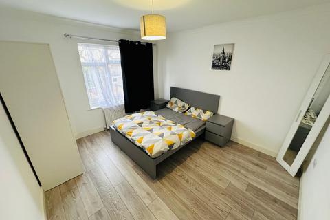 1 bedroom in a house share to rent, Ilford IG6