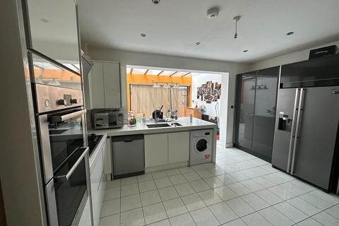 1 bedroom in a house share to rent, Ilford IG6