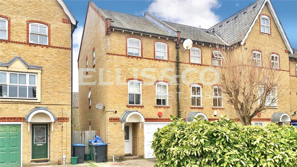 Chamberlayne Avenue, Wembley, HA9 3 bed townhouse for sale £600,000