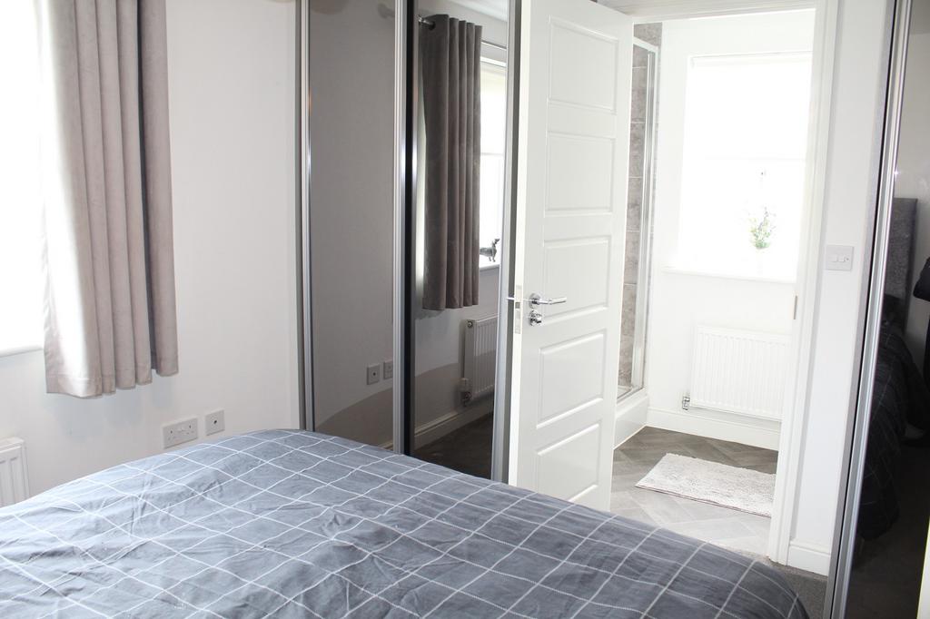 Bedroom 1 Picture 2