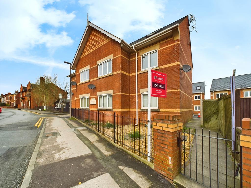 Crompton Court, Ashton-in-Makerfield, WN4 2 bed flat for sale - £110,000