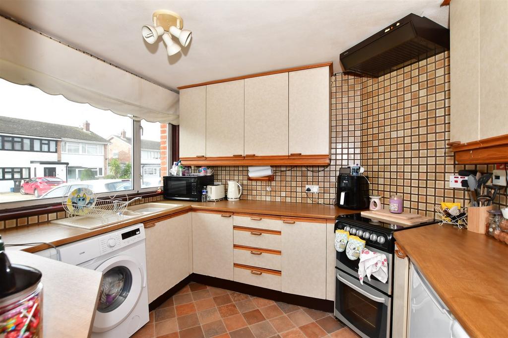 Maypole Drive, Chigwell Row, Essex 2 bed terraced house £450,000