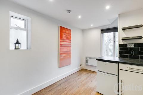 Studio to rent, Reighton Road, Hackney, E5