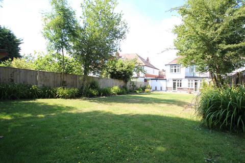 undefined, Creighton Avenue, London N2