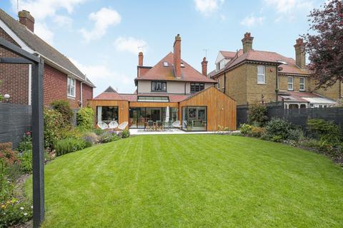 55 Cornwall Gardens, Cliftonville, Margate, CT9 2JE