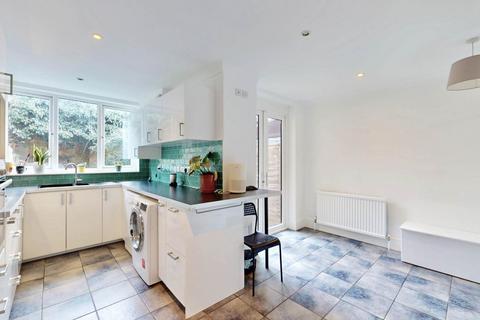 3 bedroom house to rent, Toyne Way, London N6