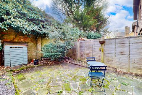 3 bedroom house to rent, Toyne Way, London N6