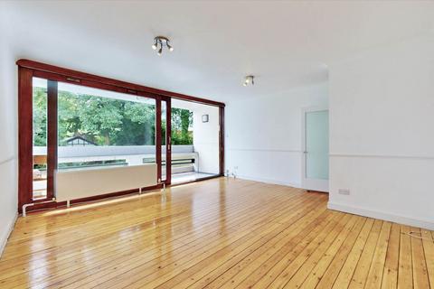 2 bedroom flat for sale, Southwood Lawn Road, London N6