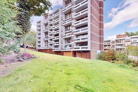 2 bedroom flat for sale, Southwood Lawn Road, London N6