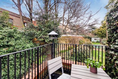 2 bedroom flat for sale, Highgate Hill, London N19