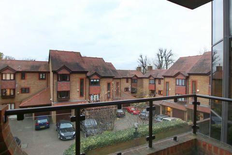 3 bedroom apartment for sale, Thornbury Square, London N6