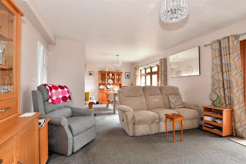 4 bedroom chalet for sale - Queenborough Road, Halfway, Sheerness, Kent