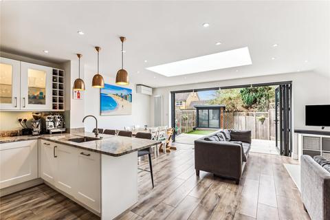 3 bedroom end of terrace house for sale - Leckford Road, SW18