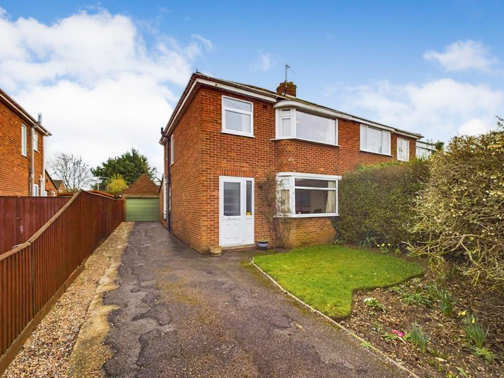 Miller Way, Brampton, Huntingdon. 3 bed semidetached house for sale