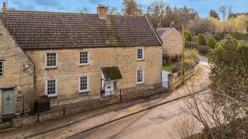 High Street, Denford, Kettering NN14 4EQ 4 bed semidetached house for