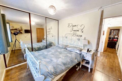 2 bedroom end of terrace house for sale, Eaglestone, Milton Keynes MK6