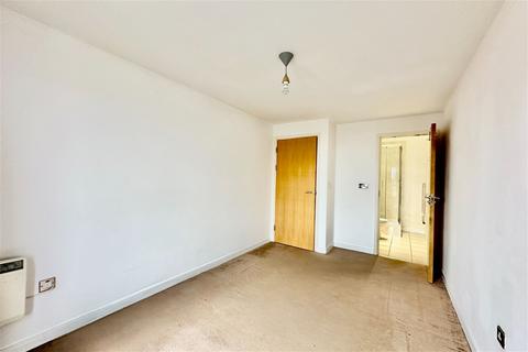 2 bedroom flat for sale - Queens Dock Avenue, Hull HU1