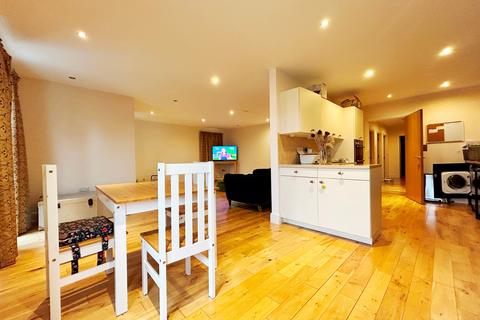 3 bedroom apartment to rent - Wellington Square, Cheltenham GL50
