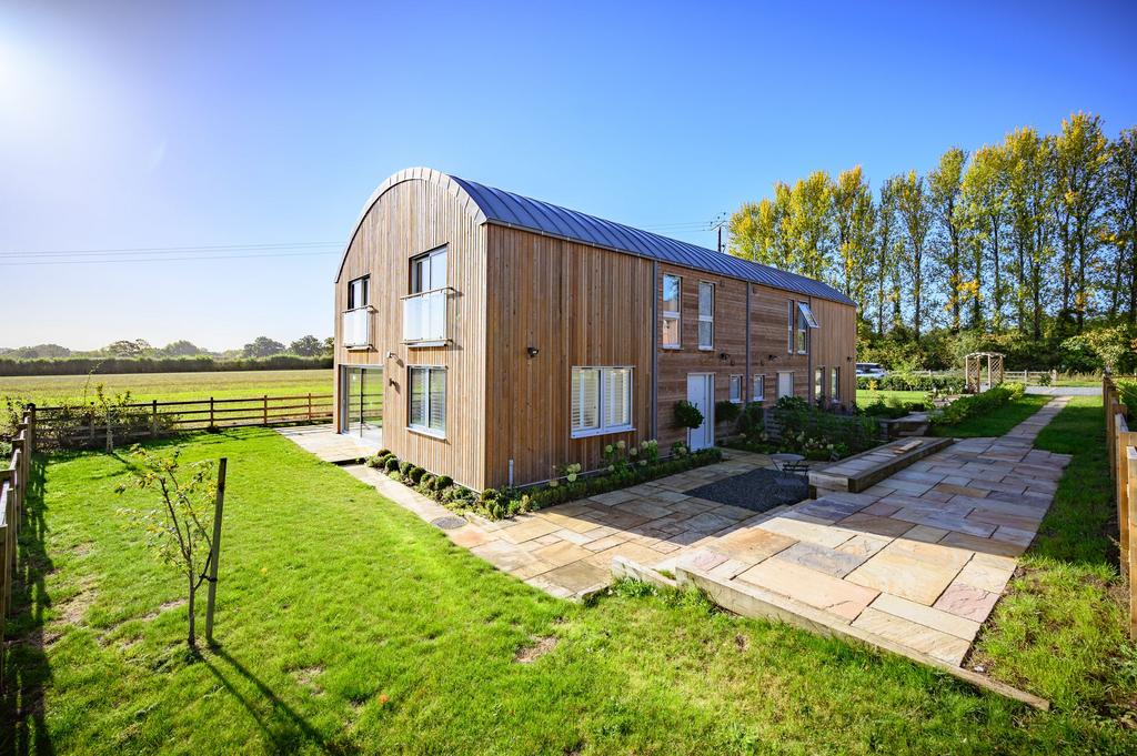 Warwick Road, Knowle, B93 4 bed barn conversion - £795,000