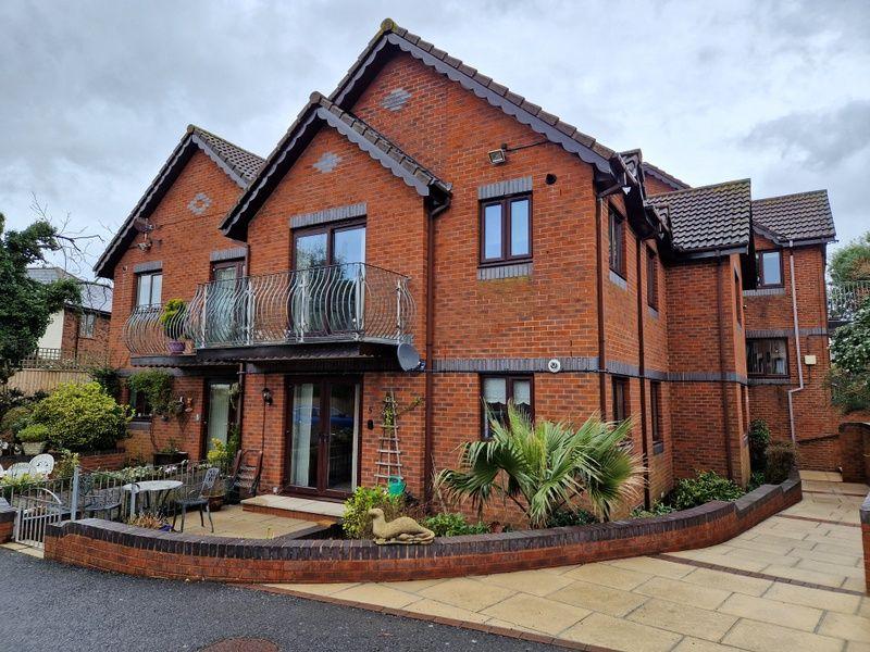 Raddenstile Lane, Exmouth, EX8 2JH 2 bed flat - £285,000