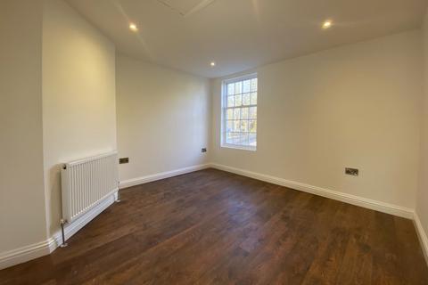 2 bedroom end of terrace house to rent, Staines-upon-Thames, Surrey TW18