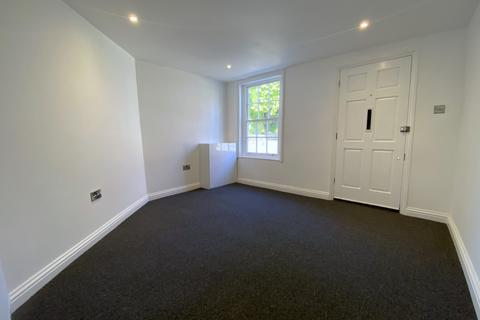 2 bedroom end of terrace house to rent, Church Street, Surrey TW18