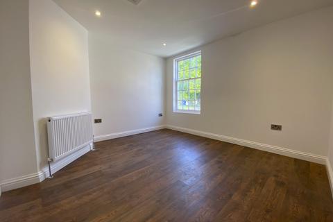 2 bedroom end of terrace house to rent, Church Street, Surrey TW18