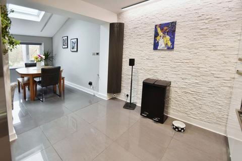 12 Bramall Close, Bury, BL9 8LQ