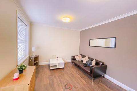 3 bedroom flat to rent, Westbourne Crescent W2