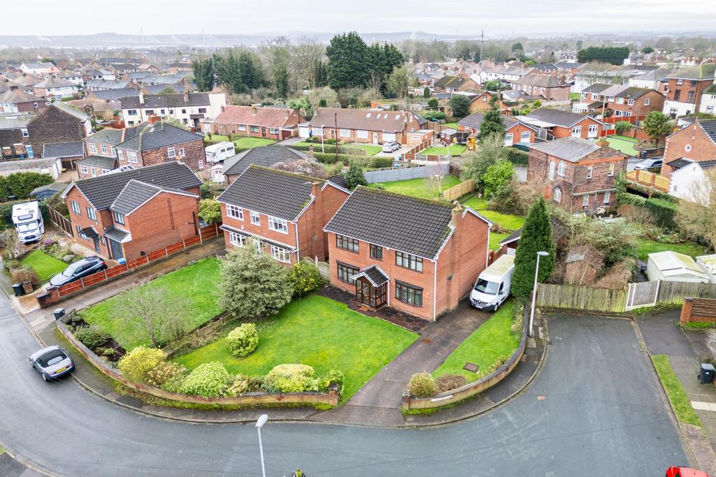 Widnes, Widnes WA8 4 bed detached house for sale £450,000