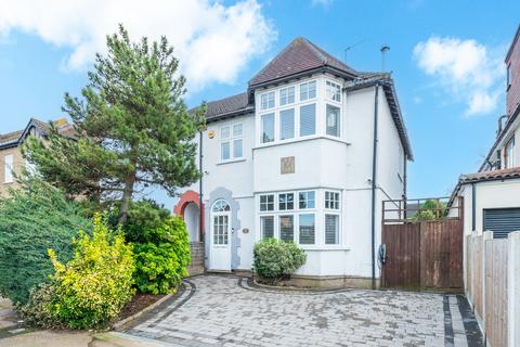 35 Avondale Road, London, SE9 4SN