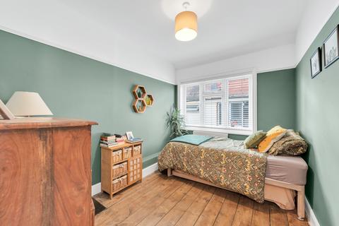 35 Avondale Road, London, SE9 4SN