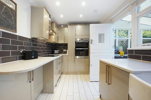 2 Brenchley Close, Chislehurst, BR7 5NQ