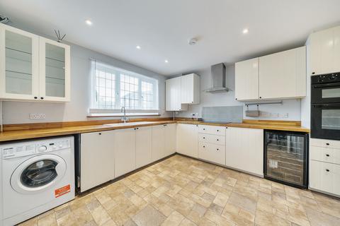24 Invicta Close, Chislehurst, BR7 6SJ