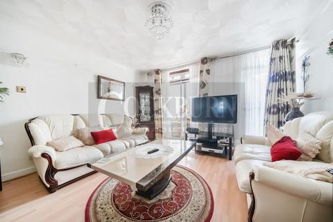 2 bedroom terraced house for sale, Lonsdale Close, Mottingham, SE9